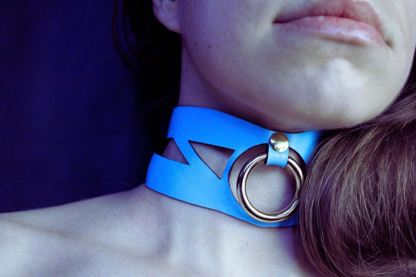 Choker Collar Sky Blue Cutout Leather Choker BDSM Submissive Collar - Happytoys Sexshop: online sex shop for Feeling Happy & Easy 😊 - Discreet geleverd