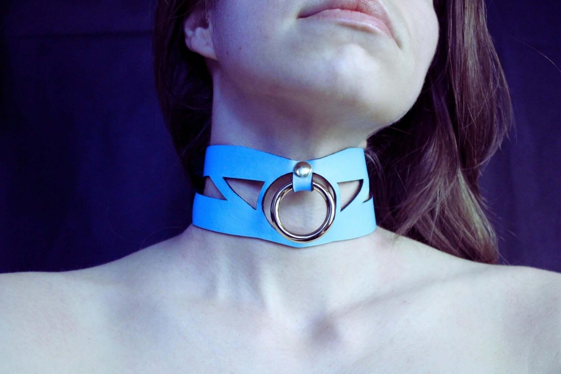 Choker Collar Sky Blue Cutout Leather Choker BDSM Submissive Collar - Happytoys Sexshop: online sex shop for Feeling Happy & Easy 😊 - Discreet geleverd