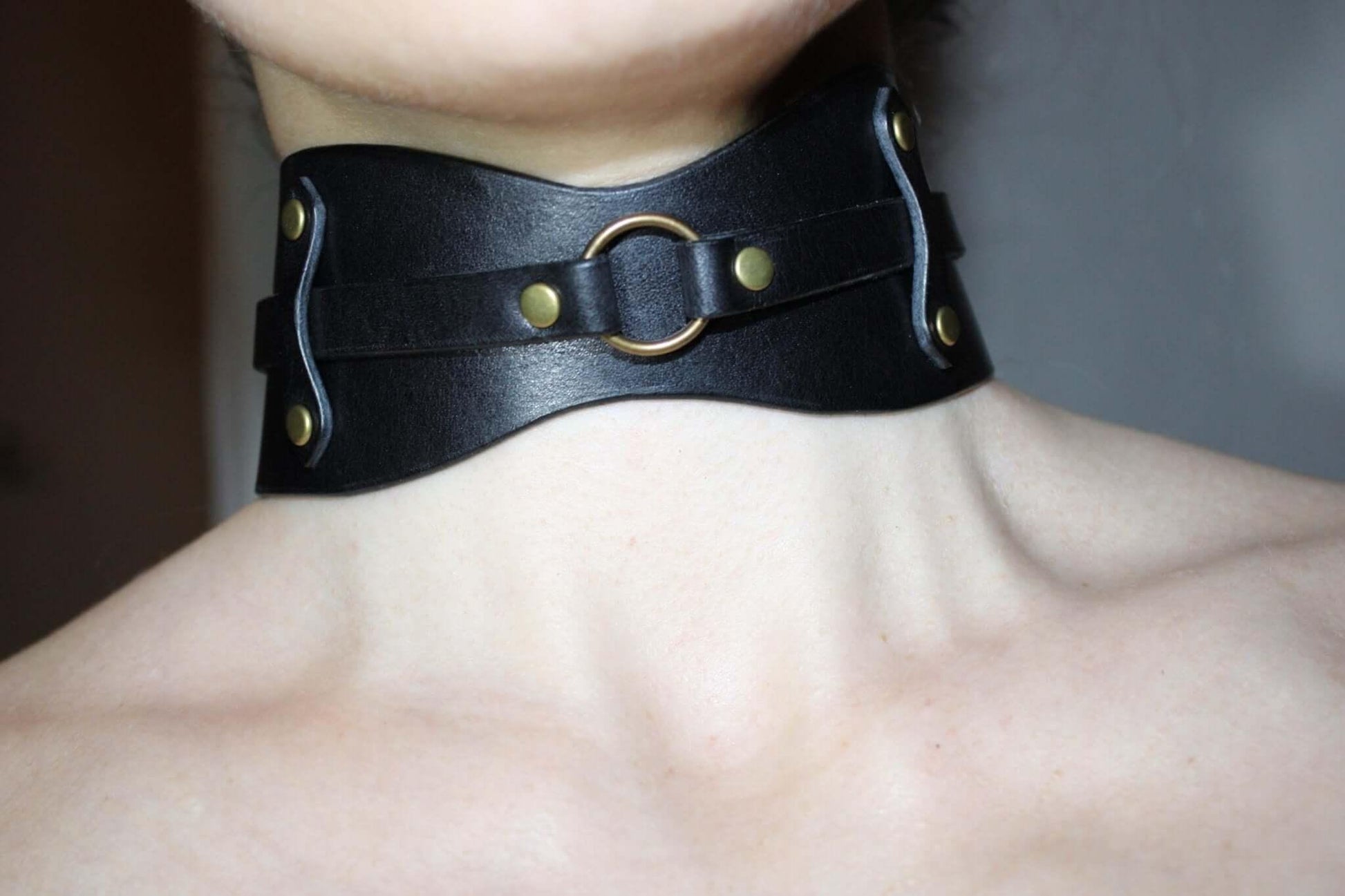 BDSM Collar Edgy O-Ring Collar Choker for Kinky Fashion - Happytoys Sexshop: online sex shop for Feeling Happy & Easy 😊 - Discreet geleverd