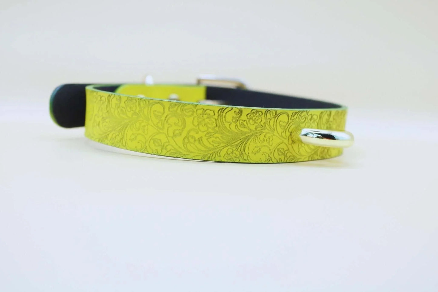 Yellow Floral BDSM Collar Leather Choker for BDSM Petplay Elegance - Happytoys Sexshop: online sex shop for Feeling Happy & Easy 😊 - Discreet geleverd